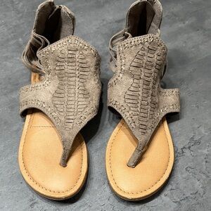 7.5 Stylish Tan and Brown Women's Sandals